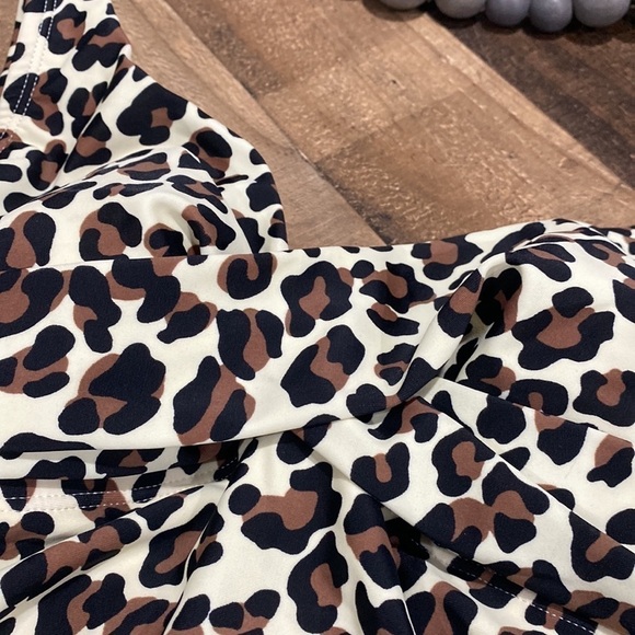 Kona Sol swimsuit leopard NWOT medium - Picture 6 of 7